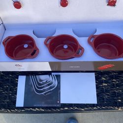 Staub red ceramic 3-piece mini pots set 