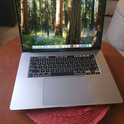 Apple Macbook Pro i9 32gb Ram 500gb SSD Drive 2 4ghz 16" 4GB GPU 2019