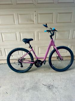 Specialized Roll Medium 27.5 Hybrid woman’s bike no issues disk brakes
