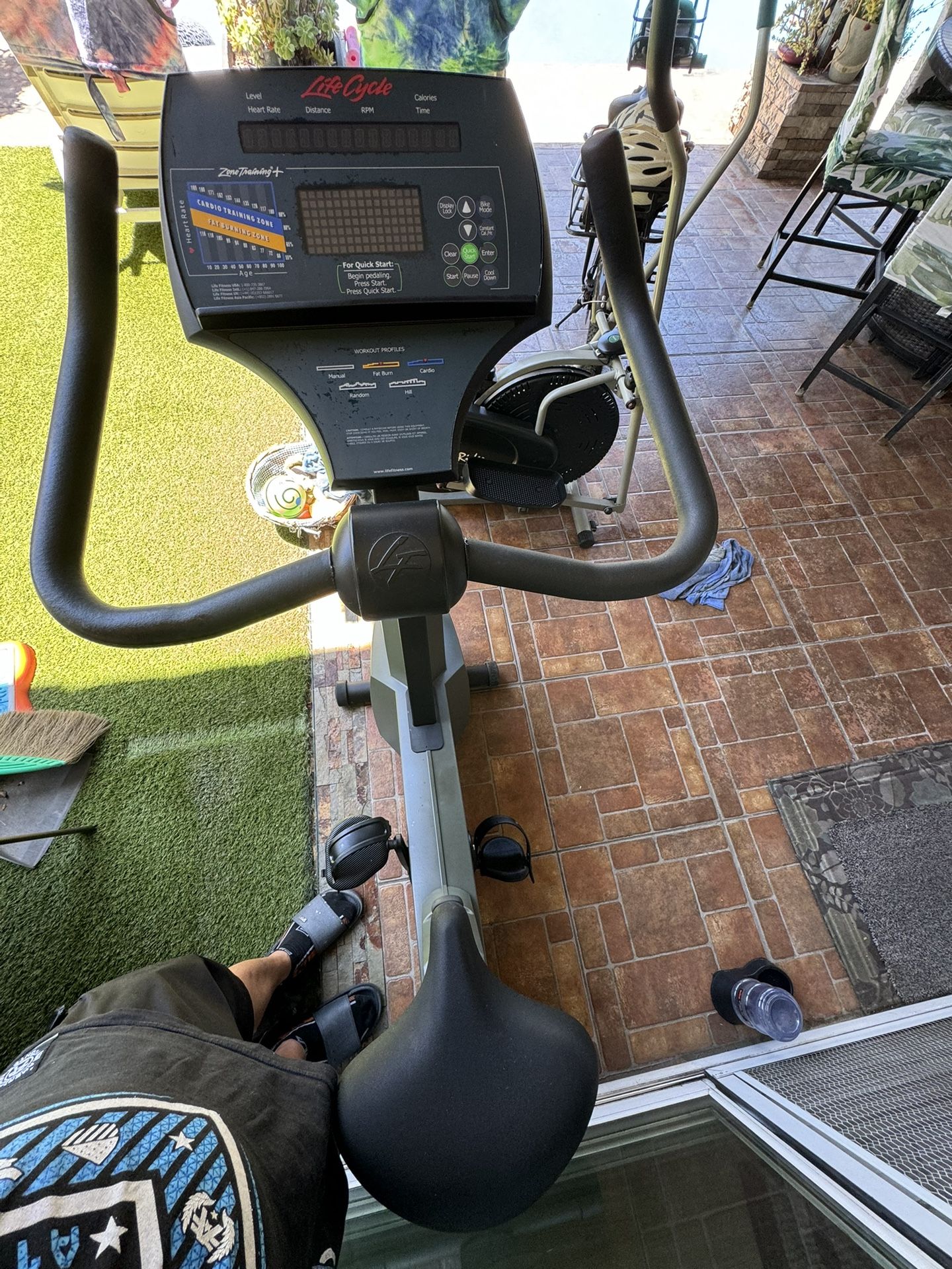 Life Fitness 8500 Commercial Grade Stationary Bike