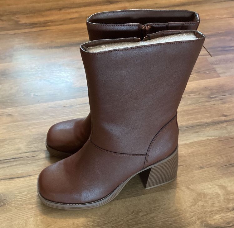 New! Women’s Mid Calf Boots, Chestnut Size 9