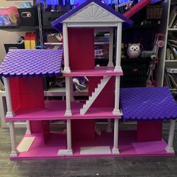 Plastic doll House