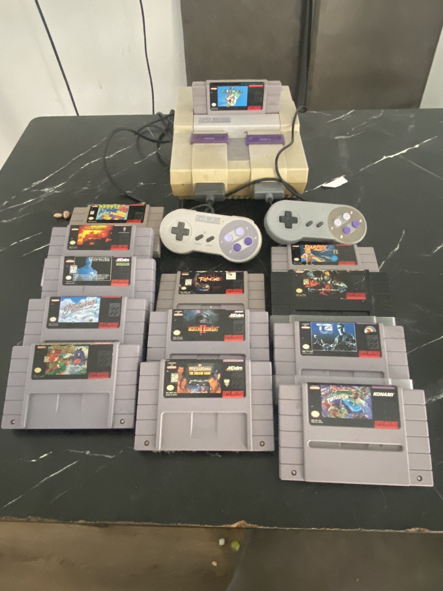 super Nintendo W/t 12 Games & 2 Controller 