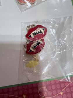 New Halloween clip-on earrings/ aretes de Halloween de clip