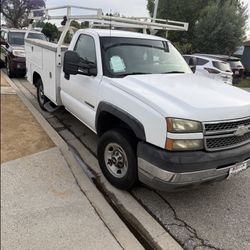 2500 Chevy Silverado ventanas electric Menos de 1000.k a c utility truck  year 2005
