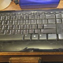 Microsoft 800 Wireless Keyboard And 1000  Mouse 