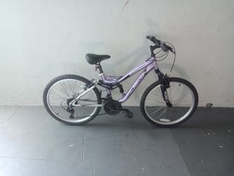 BICYCLE MONGOOSE 18 SPEED SIZE 24 BRAND NEW 