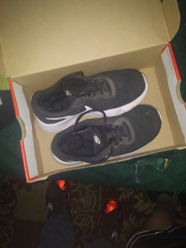 Nike Shoes Size 3youth