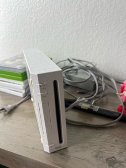 White wii with cables no controller