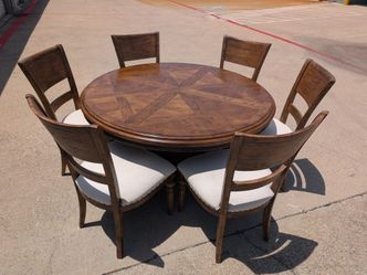 Round Dining Table and 6 chairs
