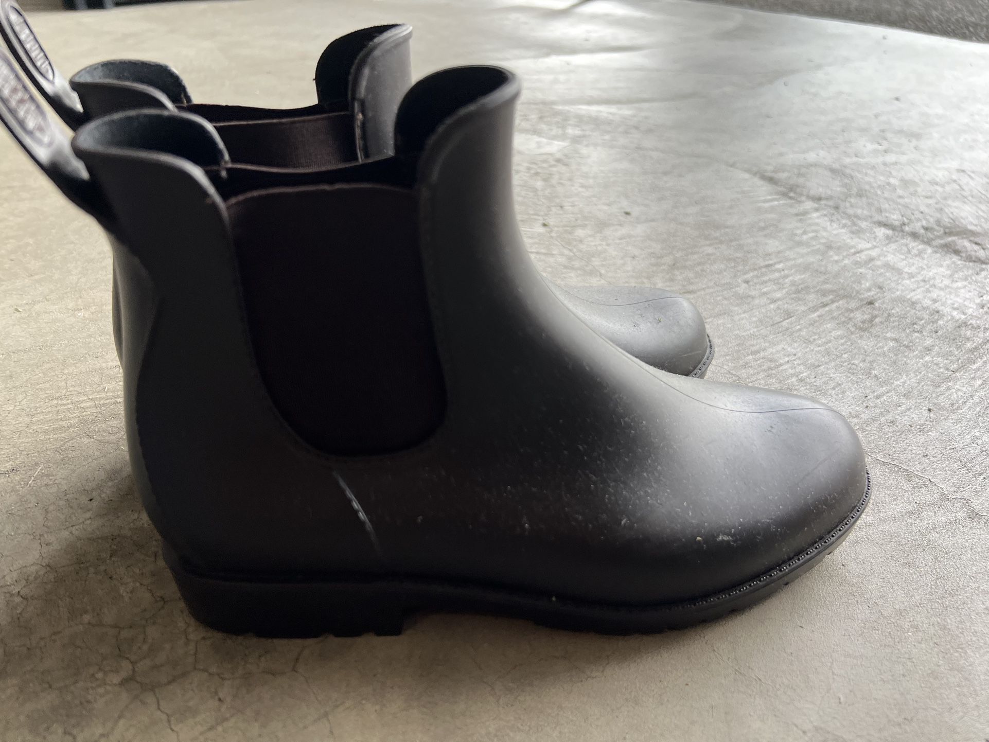 Women’s Rain Boots Size 6