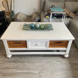 Broyhill white coffee table discount