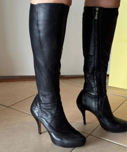 Maxx Studio black calf skin leather boots size 9