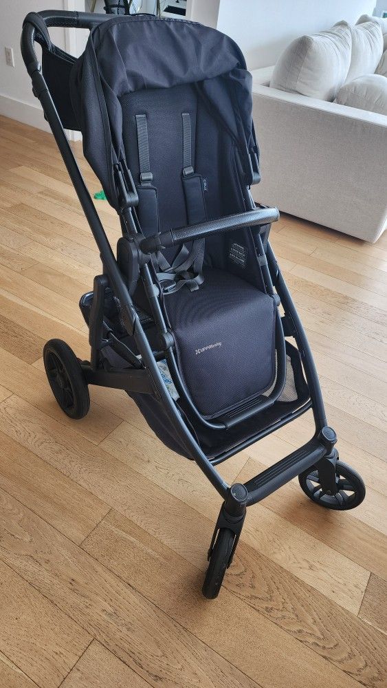 Uppababy CRUZ stealth matte black
