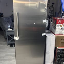 vissani 11 cubit feet  refrigerator/freezer convertable read description