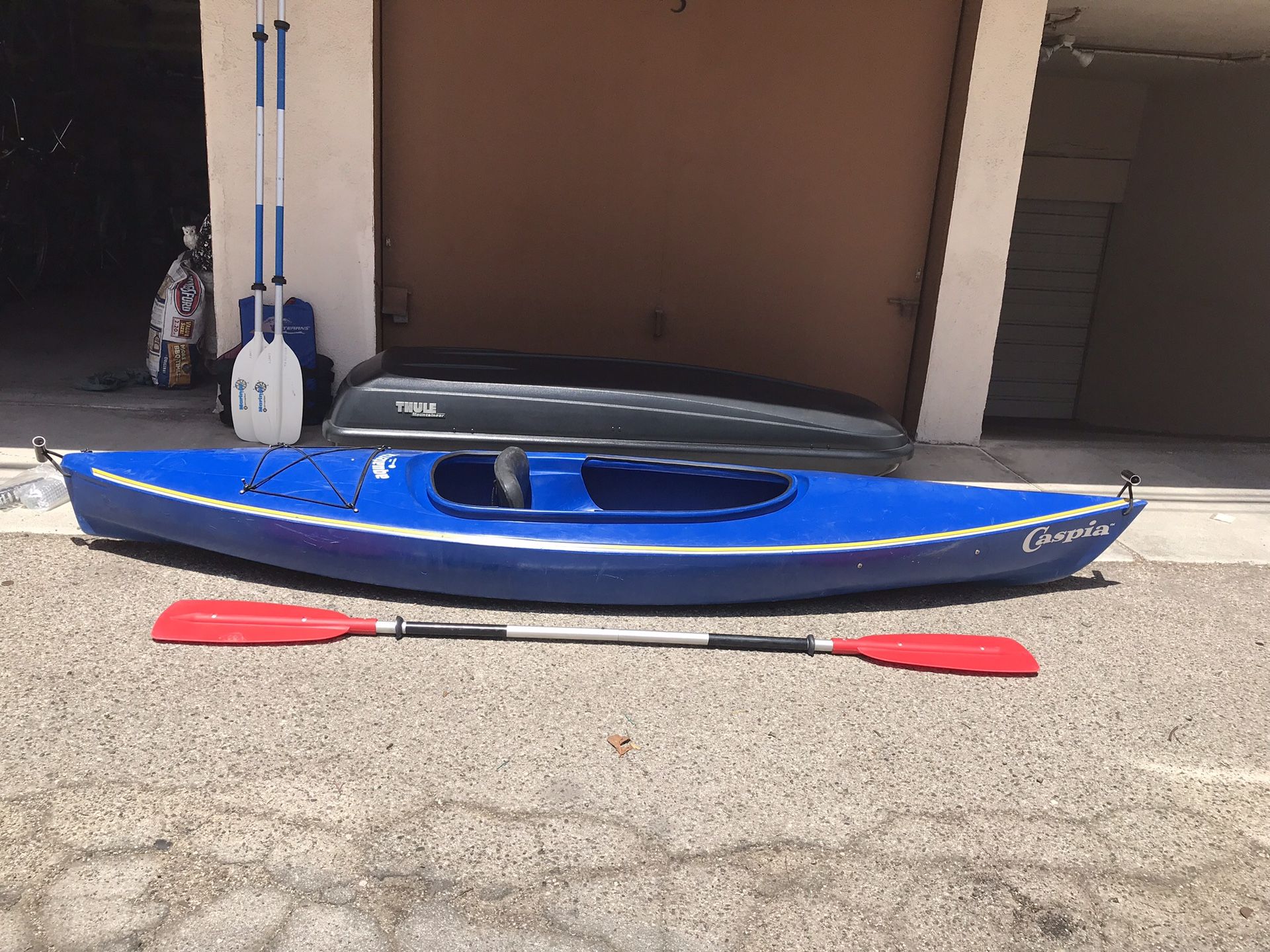 Caspia Aquaterra Kayak w/ paddle