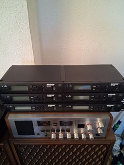 Shure ulxs4 J1 receiver transmitter lot