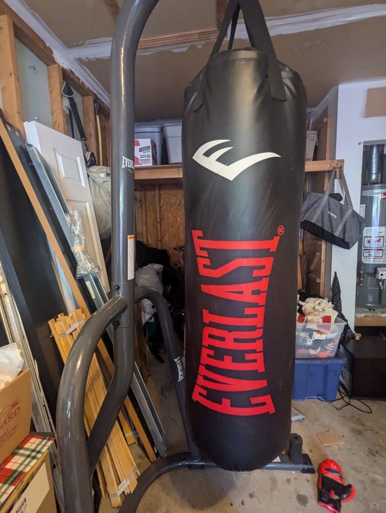 Everlast Heavy Bag With Stand