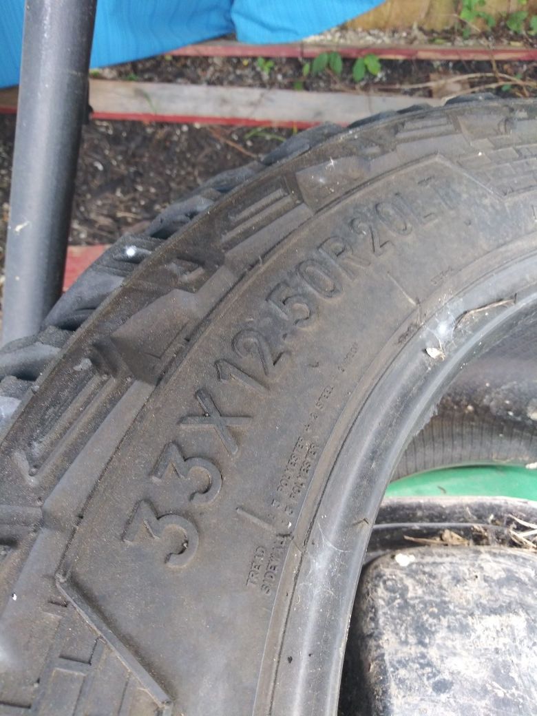 Set of matching federal couriagia 33x12.50r20