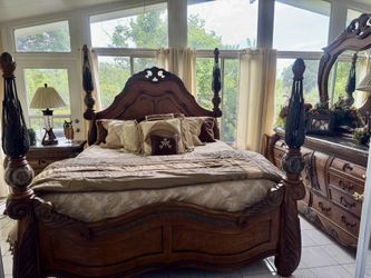 Gorgeous! Michael Amini / Aico ā Eden ā King Size Bedroom Set!