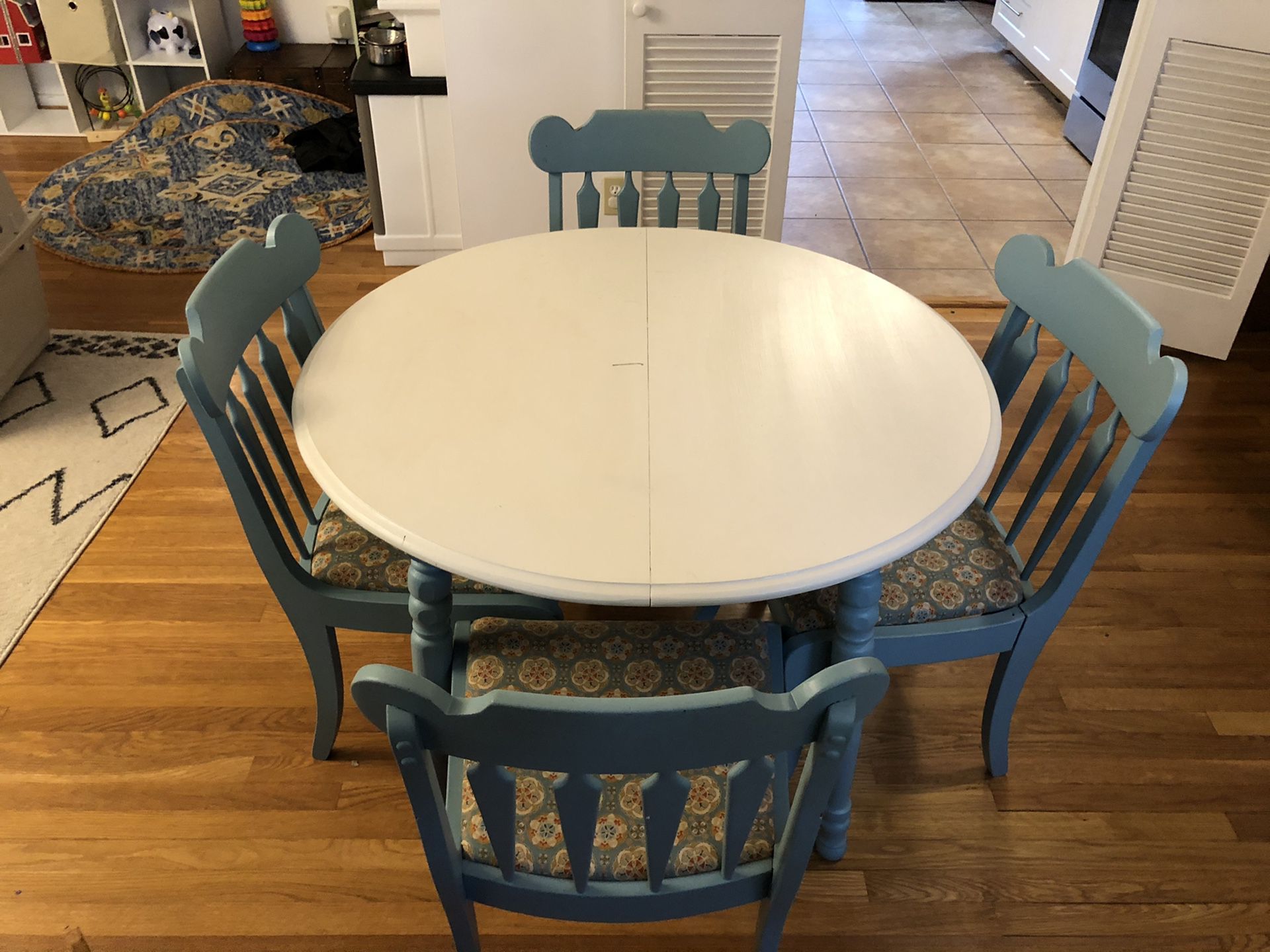 41” kitchen table with 4 chairs (includes 12” leaf)