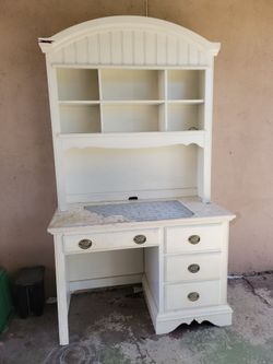Dresser / desk