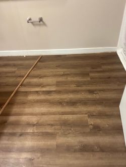 Klick vinyl plank (200 square feet)