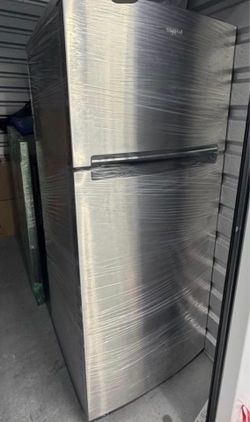 Refrigerator with Top Freezer