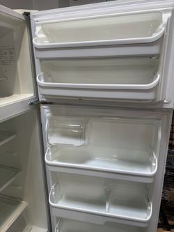Frigidaire Top-Freezer Refrigerator White