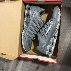 Size 10.5 Reax