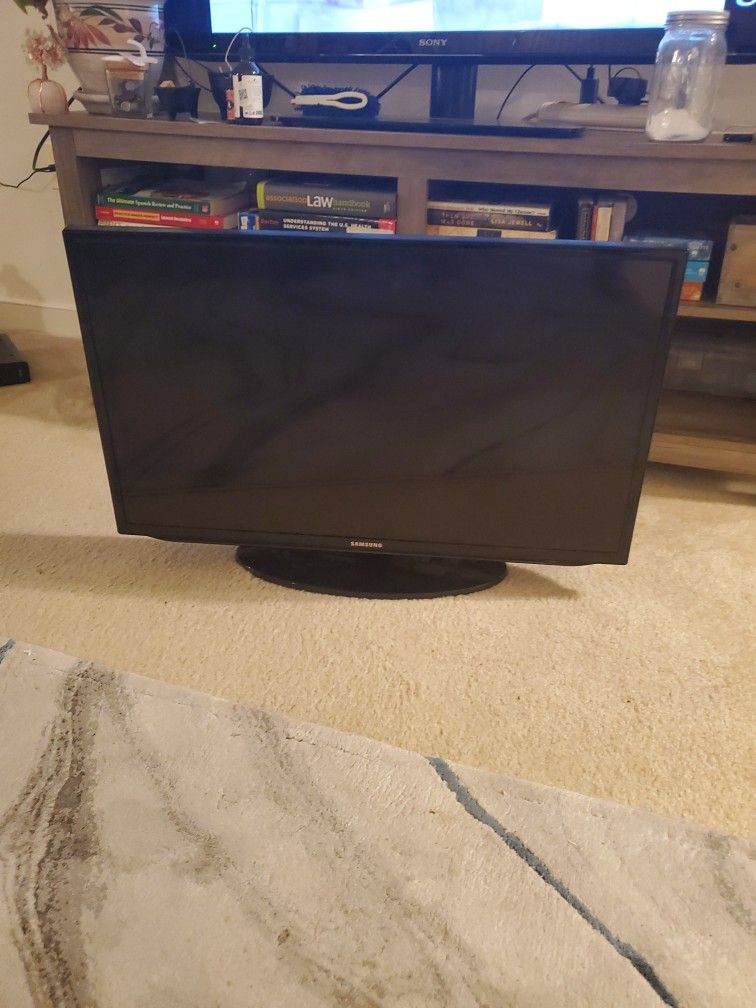 Samsung 32” Smart TV – Great Condition, Great Deal!