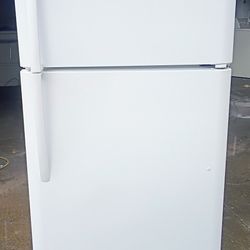Very Clean! White Frigidaire Freezer-On-Top Refrigerator!