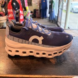 On Cloudmonster Women’s Size 8