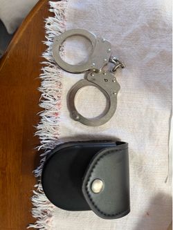Metal hand cuffs