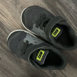 KIDS NIKES