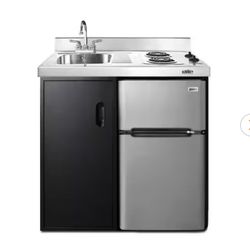 Kitchenette + range hood