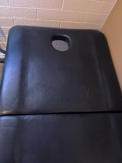 Massage table, nice and clean