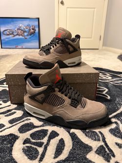 Air Jordan 4 Taupe Haze Sneakers