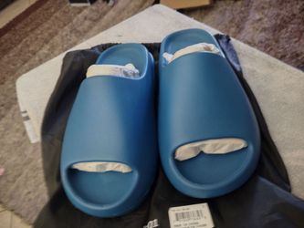 Yeezys YZY- YS 01 slides size 9 men