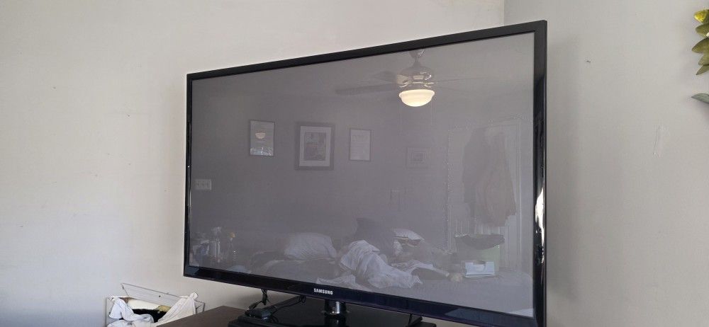 63" SAMSUNG FLAT-SCREEN TV