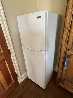 Vissani Refrigerator/ Freezer White New condition