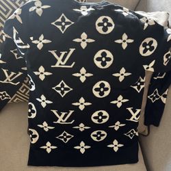Louis Vuitton Giant Logo Authentic Sweater