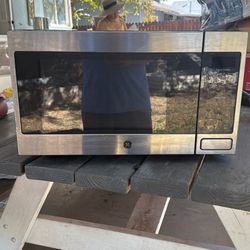 GE Microwave Oven 