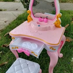 Princess Vanity Set Plays 🎵🎶 Super Cute For Your Little One At Home $25 Serious Buyers 