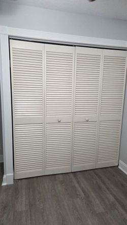Pair of bi-fold louver closet doors 36x80