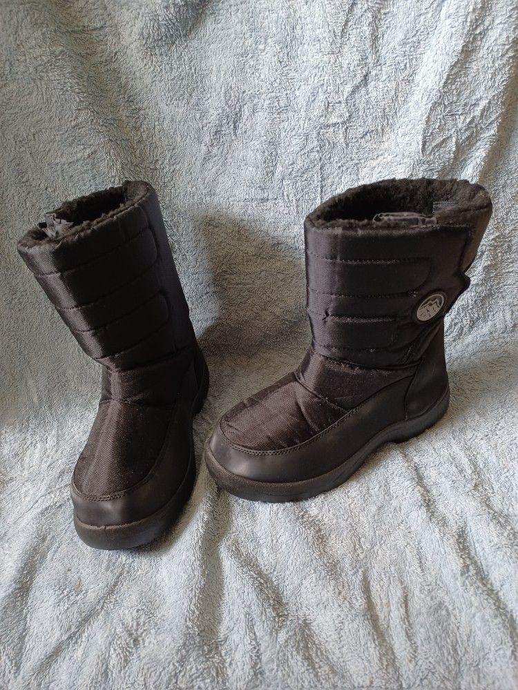 Kids Black Snow Boots Size 6