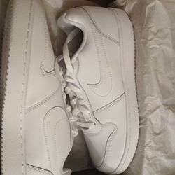 White Nike Woman Shoes 