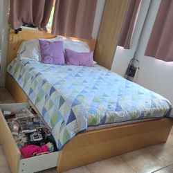 2 Queen Size Beds And 1 Tv