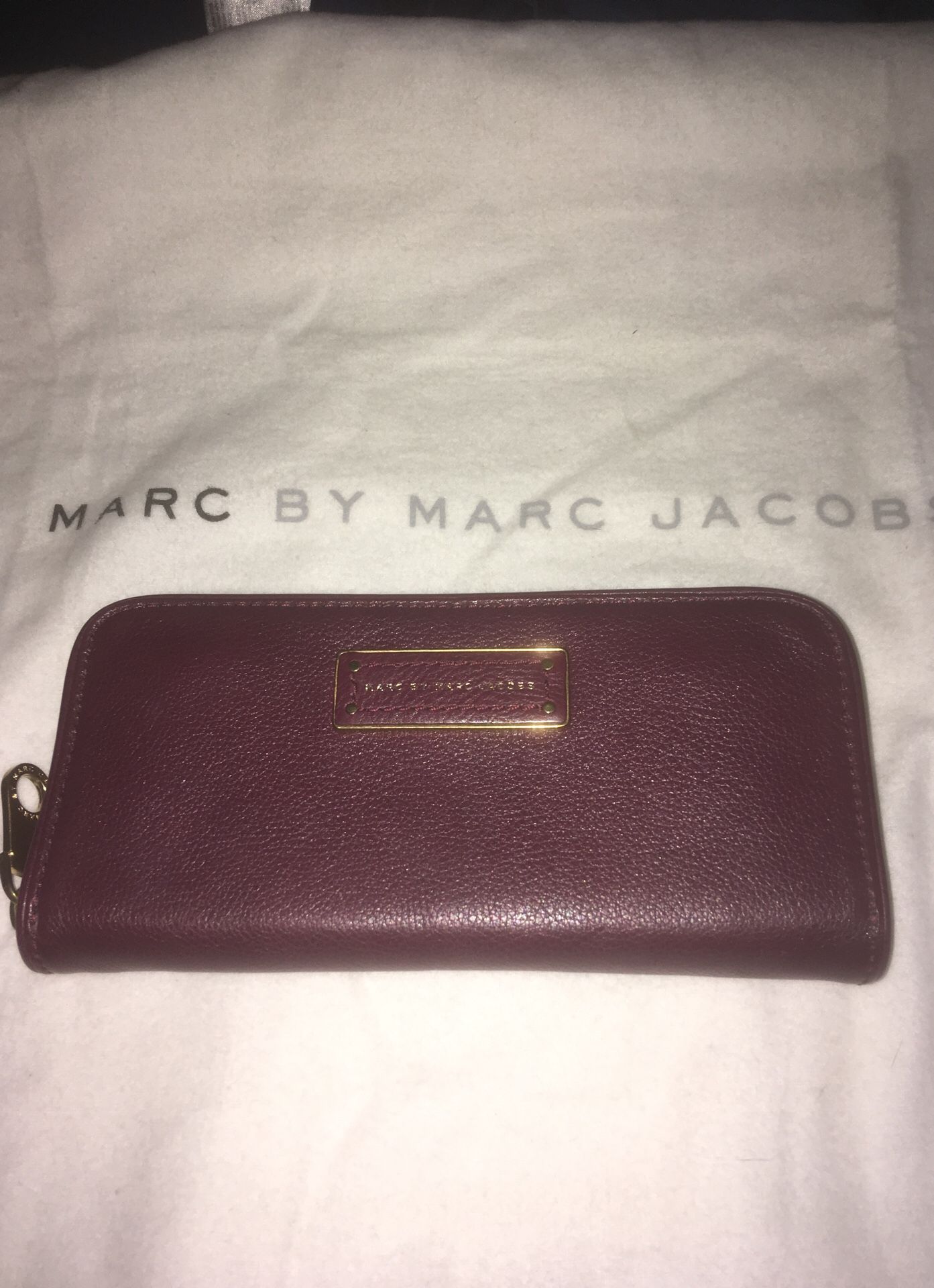 Like new Marc jacobs too hot to handle cardamom burgundy wine leather wallet zip around $228 retail purse bag maroon full size handbag