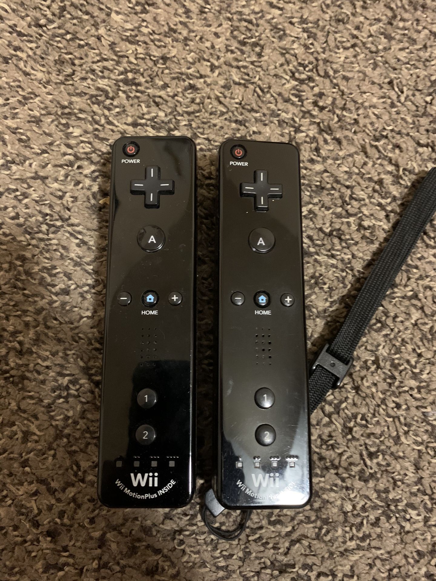 Wii U Console, come two games, two controls and the mini console with charger